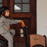 Chanty Cargo Kid - Sort inkl. hjelm, flaskeholder, håndtag i 2 farver og ringklokke - BørnecyklerneChantyBørnecyklerneSort: BLC16 - SRTChanty Cargo Kid - Sort inkl. hjelm, flaskeholder, håndtag i 2 farver og ringklokke